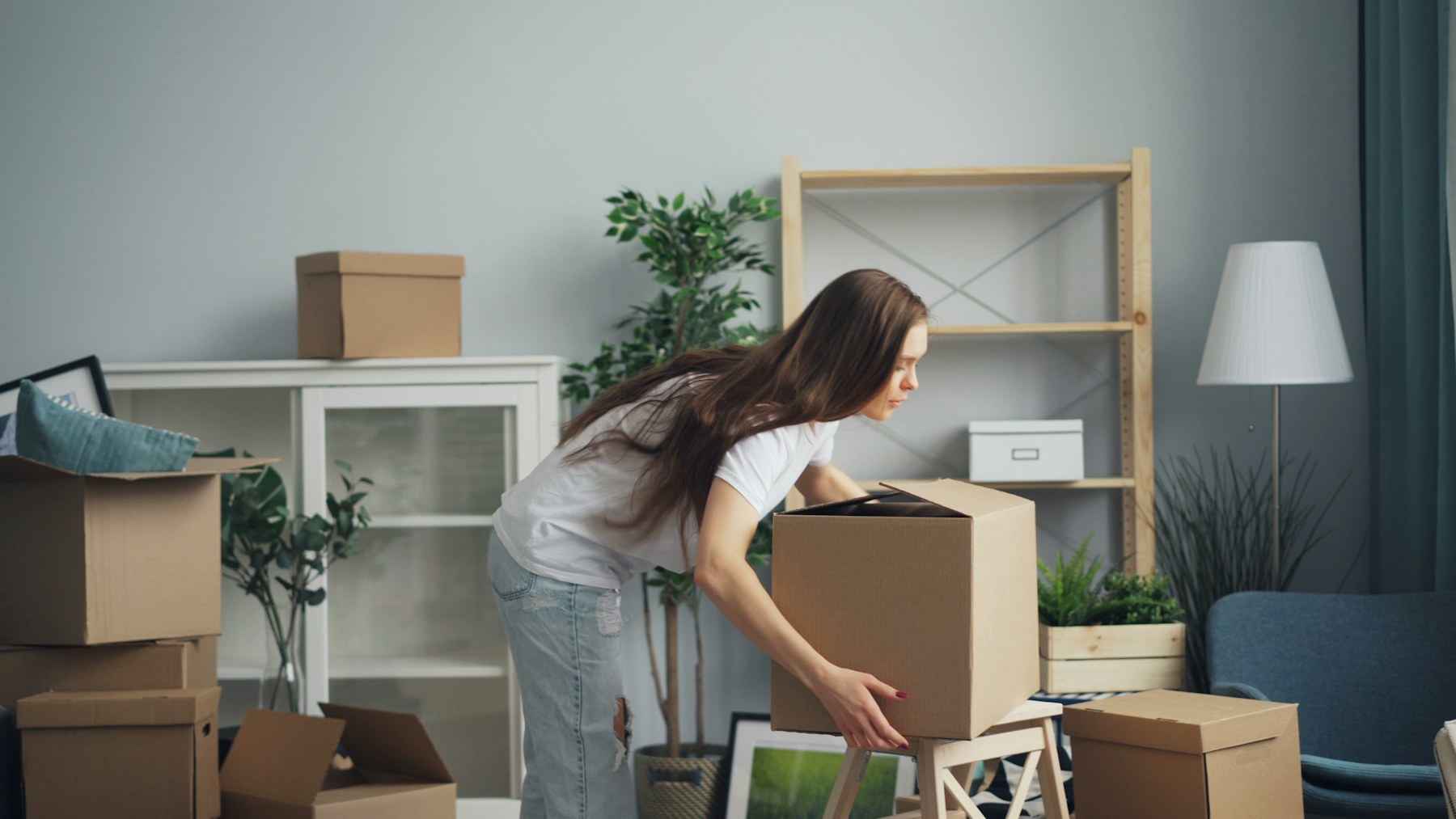 Echte Wohnung mit Kartons